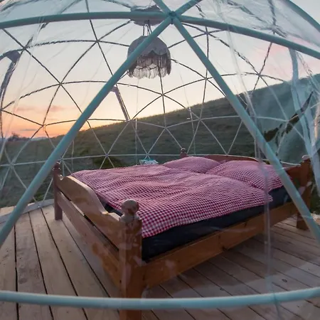 Bubble-suite Mit Blick Auf Die Alpenkette Fahrni