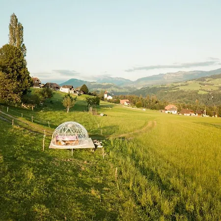 Bubble-suite Mit Blick Auf Die Alpenkette Fahrni